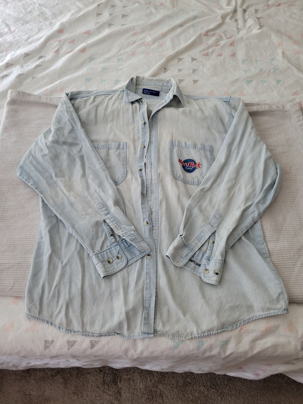 Hard Rock Café Men’s Light Blue Denim Button-Down Shirt